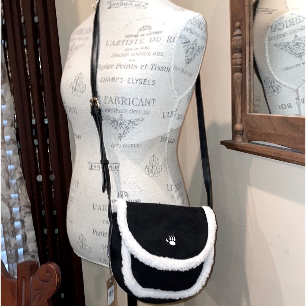 BEARPAW CROSS-BODY SHOULDER SADDLE-BAG BLACK Faux Suede & Shearling Trim